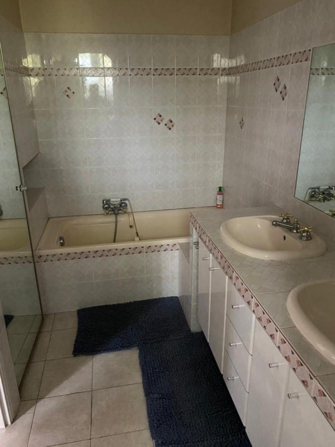 Chambre Spacieuse Independante Dans Villa Plus Parking Privee Ле Кане Екстериор снимка